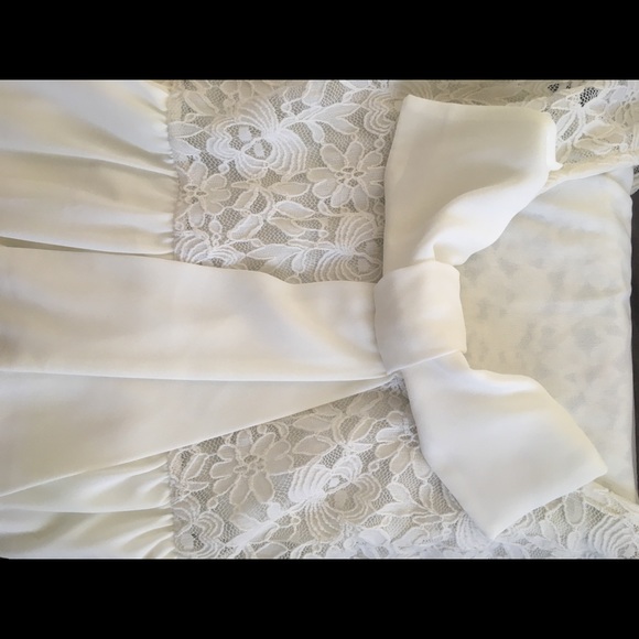 Lace dress 👗 - Picture 6 of 6